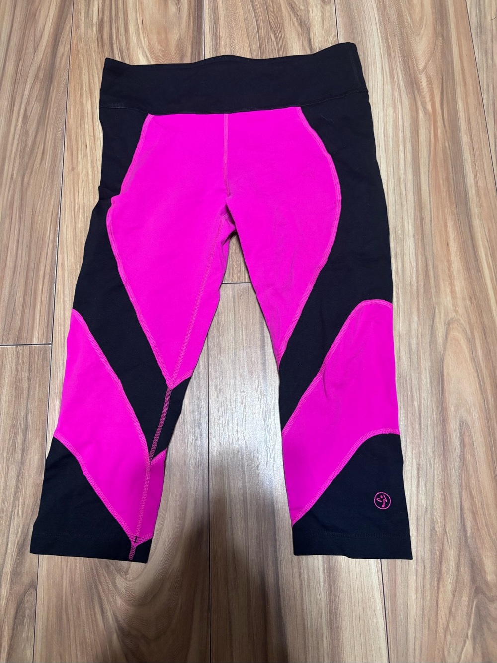 Zumba Fitness Hot Pink and Black womens' cropped Leggings